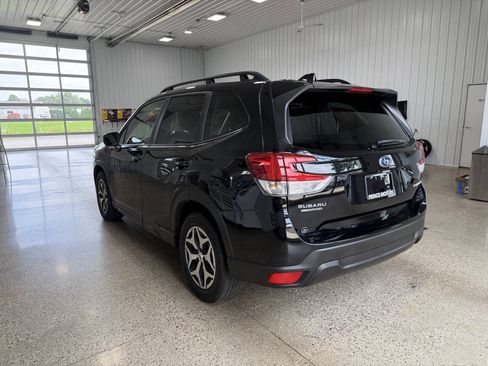 Used 2023 Subaru Forester Premium AWD/4WD image 3