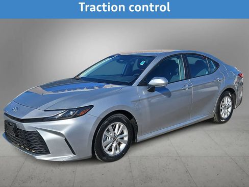 Used 2025 Toyota Camry LE image 6