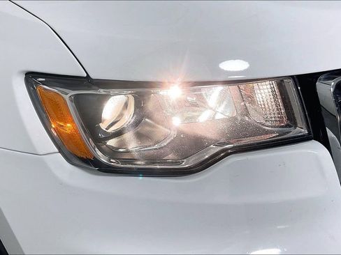 Used 2019 Jeep Grand Cherokee Limited image 40