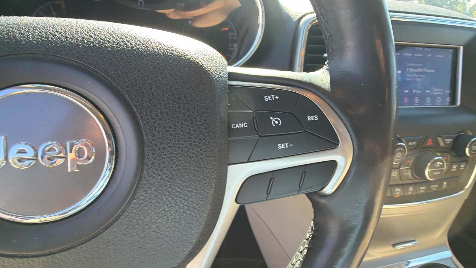 Used 2018 Jeep Grand Cherokee Limited AWD/4WD image 27
