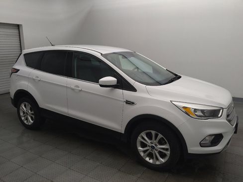 Used 2017 Ford Escape SE FWD image 11