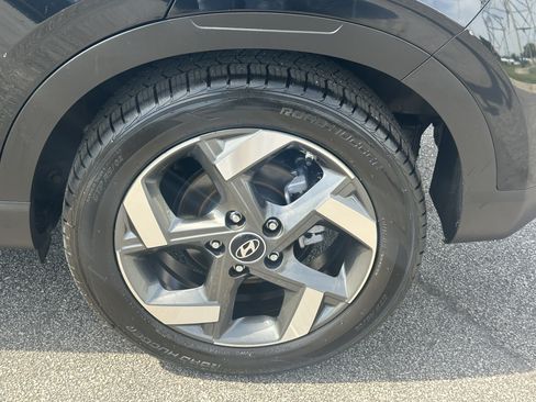 Used 2024 Hyundai Venue SEL FWD image 17
