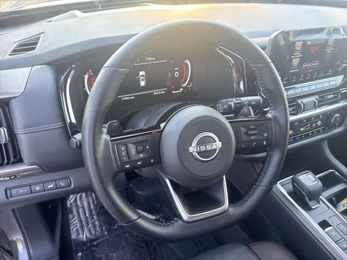 Used 2025 Nissan Pathfinder Platinum AWD/4WD image 15