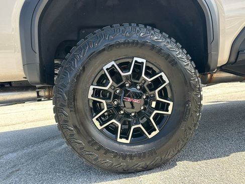 New 2026 GMC Sierra 2500 AT4X w/ LPO, Black Badging Package image 18