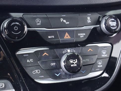 Used 2020 Chrysler Pacifica Touring-L w/ S Appearance Package image 20