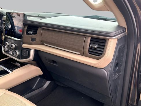 Used 2024 Ford Expedition Limited RWD image 19