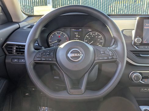 Certified 2025 Nissan Altima 2.5 S image 12