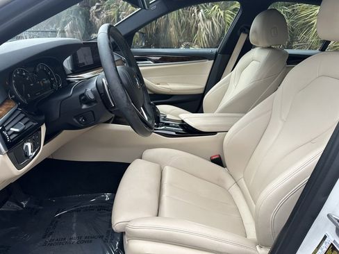 Used 2019 BMW 530i xDrive w/ Convenience Package image 16