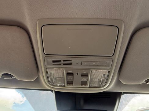 Used 2020 Honda CR-V Touring image 18