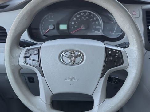 Used 2011 Toyota Sienna LE FWD image 17