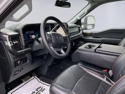 Used 2025 Ford F350 Lariat w/ Black Appearance Package image 9