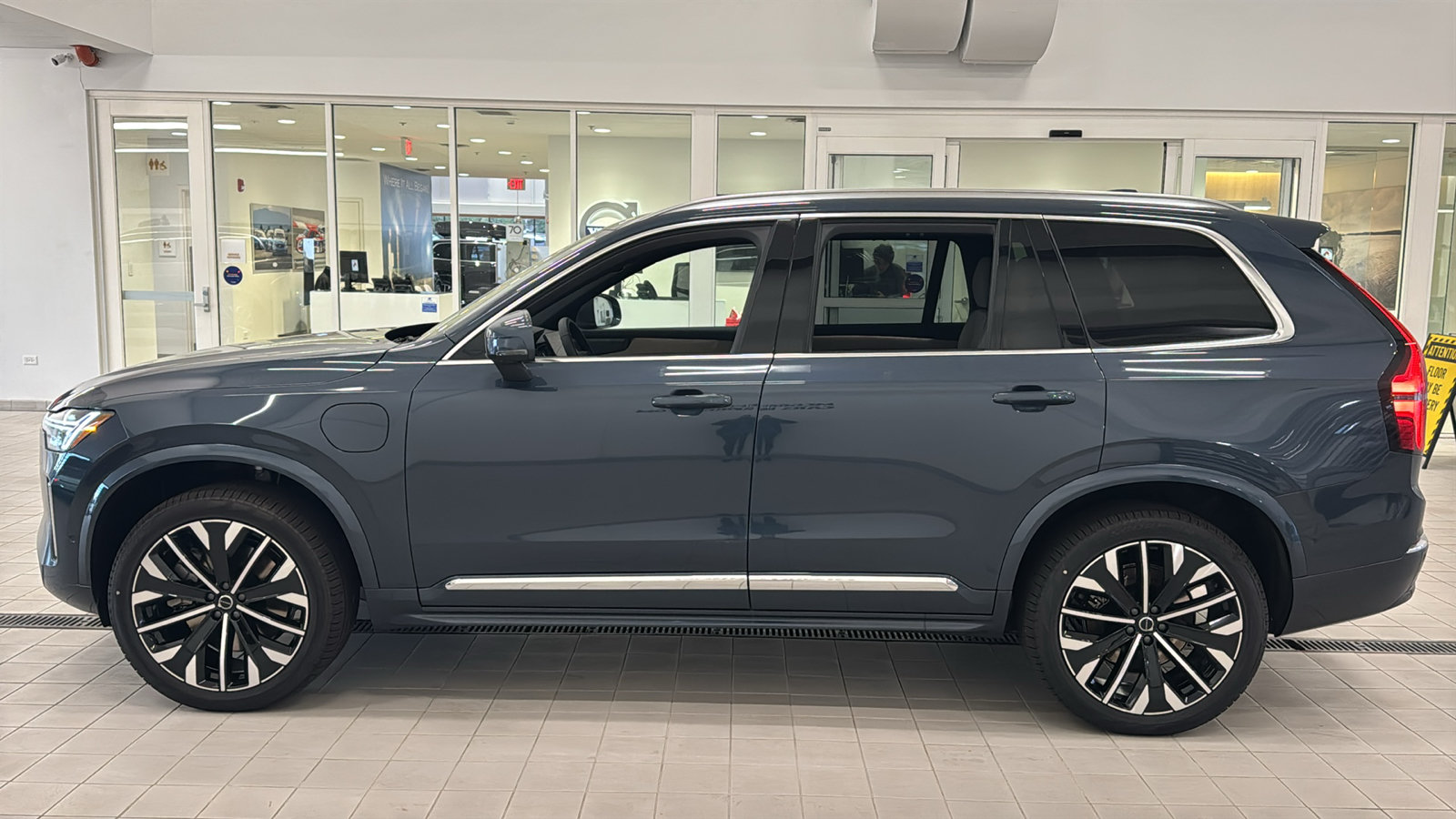 New 2027 Volvo XC90 T8 Plus AWD/4WD image 8