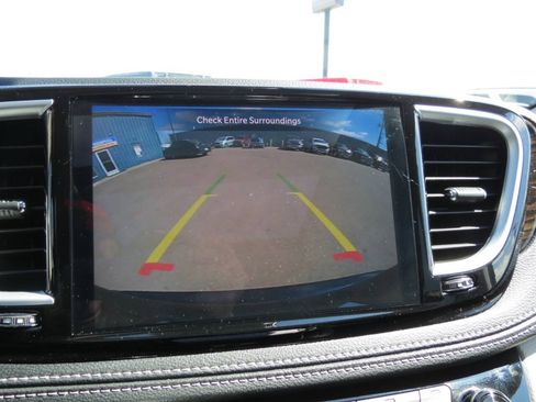 Used 2024 Chrysler Pacifica Limited w/ Trailer Tow Group FWD image 15