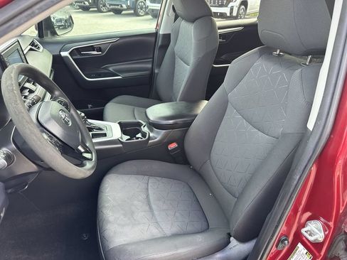Used 2020 Toyota RAV4 XLE w/ Convenience Package FWD image 20