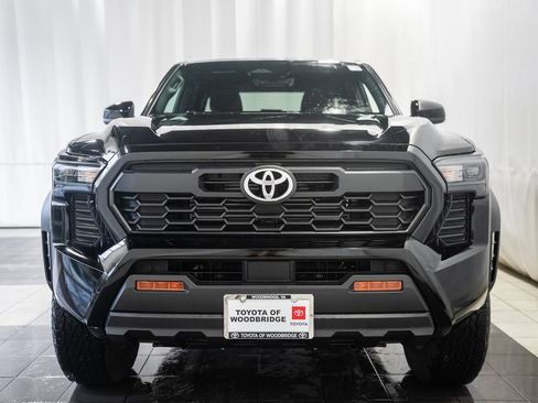 Used 2025 Toyota Tacoma TRD Off-Road AWD/4WD image 2