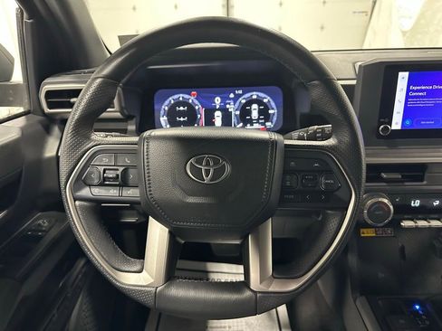 Used 2025 Toyota 4Runner TRD Off-Road AWD/4WD image 18
