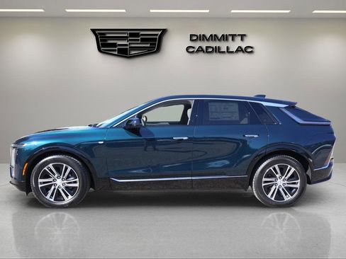 New 2026 Cadillac Lyriq Luxury image 2