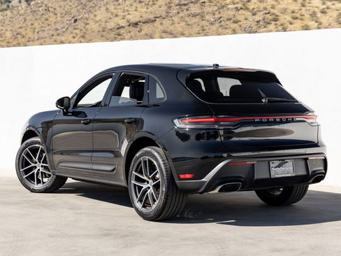 Certified 2025 Porsche Macan image 3