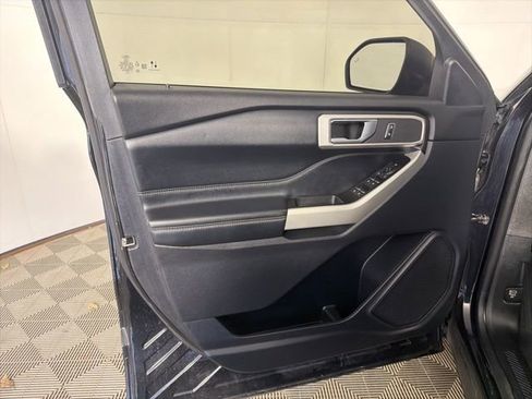Used 2020 Ford Explorer XLT w/ Equipment Group 202A image 8