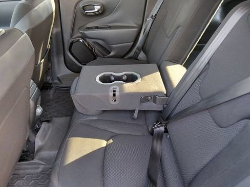 Used 2018 Jeep Renegade Altitude w/ Popular Equipment Group FWD image 14