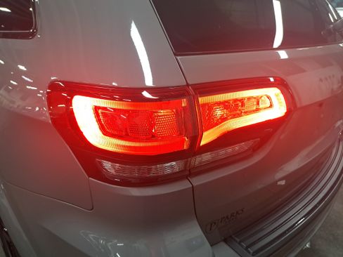 Used 2022 Jeep Grand Cherokee Laredo X RWD image 35