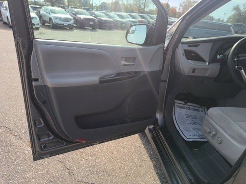Used 2020 Toyota Sienna LE image 10