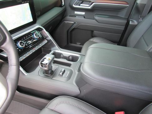 Used 2026 GMC Sierra 1500 Denali AWD/4WD image 18