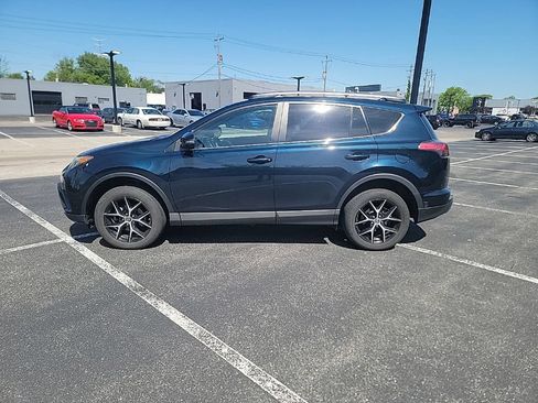 Used 2018 Toyota RAV4 SE w/ Power Extra Value Package AWD/4WD image 2
