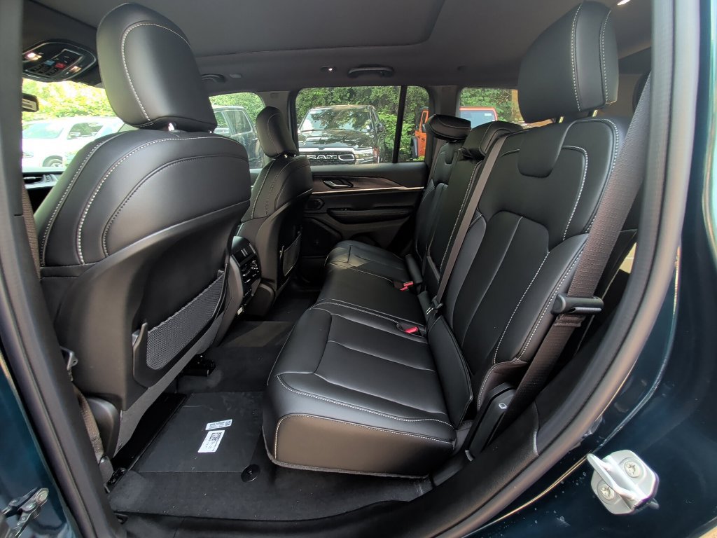 New 2026 Jeep Grand Cherokee Limited w/ Limited Altitude Package AWD/4WD image 13
