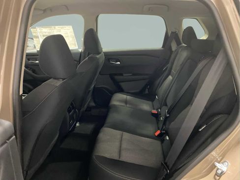 Used 2025 Nissan Rogue SV image 24