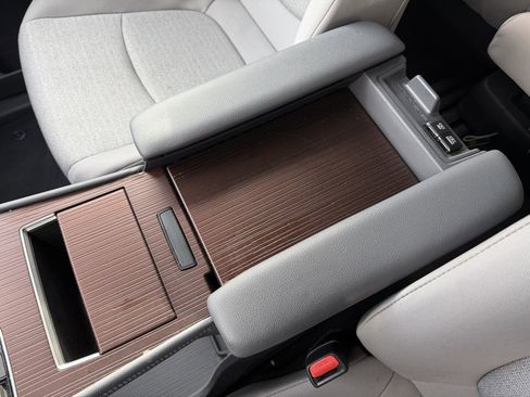 Used 2024 Toyota Sienna LE image 25