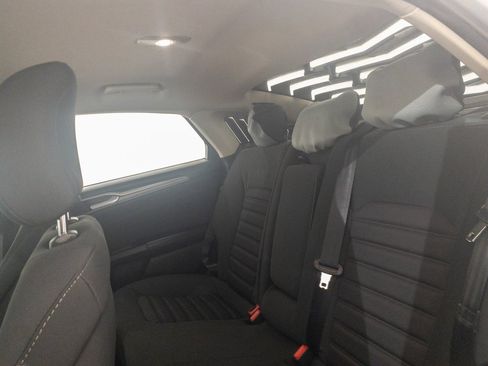 Used 2017 Ford Fusion SE w/ Fusion SE Technology Package image 11