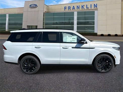 New 2025 Lincoln Navigator Reserve w/ Jet Appearance Package image 8