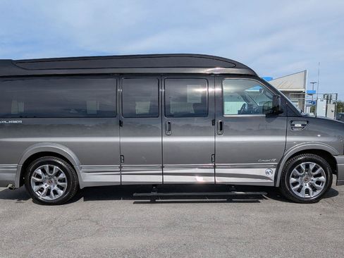 Used 2023 GMC Savana 2500 Extended RWD image 6