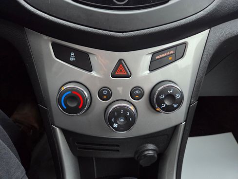 Used 2015 Chevrolet Trax LT w/ LT Sun and Sound Package image 17