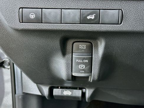 Used 2025 Nissan Murano SV AWD/4WD image 17