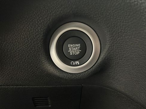 New 2026 Chrysler Pacifica Select FWD image 21