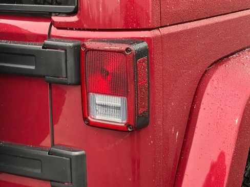 Used 2012 Jeep Wrangler Altitude image 16