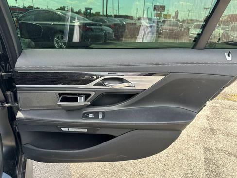 Used 2018 BMW 750i RWD image 22