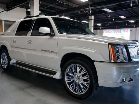 Used 2004 Cadillac Escalade EXT AWD/4WD image 65