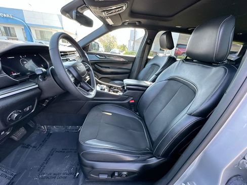 Used 2023 Jeep Grand Cherokee L Laredo image 20