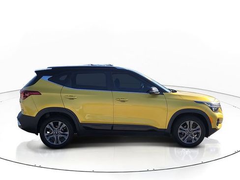 Used 2023 Kia Seltos S w/ Navigation Package FWD image 4