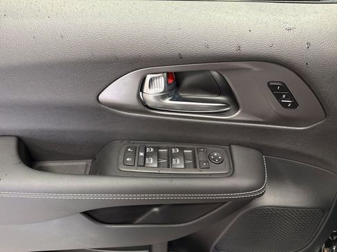 New 2026 Chrysler Pacifica Select w/ S Appearance Package image 21