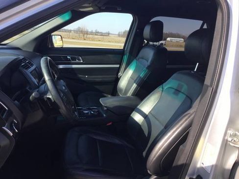 Used 2016 Ford Explorer XLT w/ Equipment Group 202A image 14