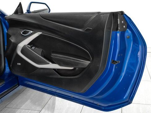 Used 2021 Chevrolet Camaro LT w/ Technology Package RWD image 40