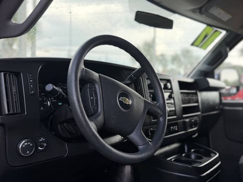 Used 2017 Chevrolet Express 2500 LT w/ LT Preferred Equipment Group RWD image 16