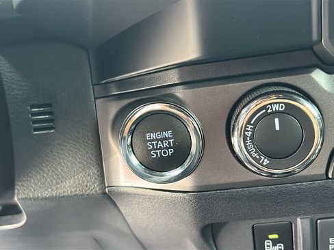 Used 2021 Toyota Tacoma TRD Off-Road w/ Technology Package AWD/4WD image 17