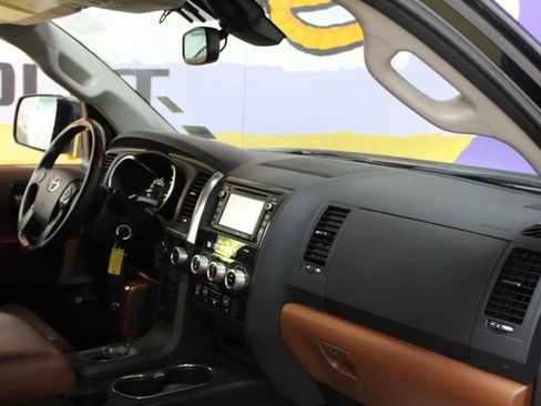 Used 2018 Toyota Sequoia Platinum AWD/4WD image 12