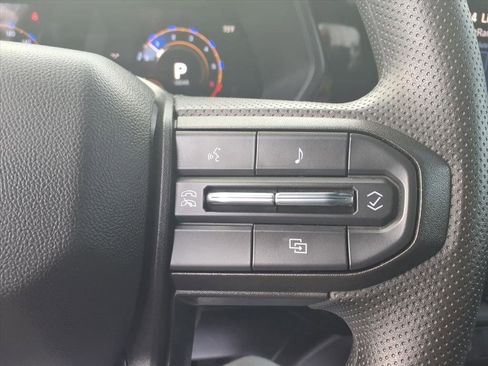 Used 2025 Chevrolet Colorado W/T image 14