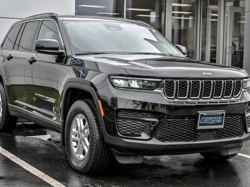 Used 2022 Jeep Grand Cherokee Laredo w/ Luxury Tech Group I image 10